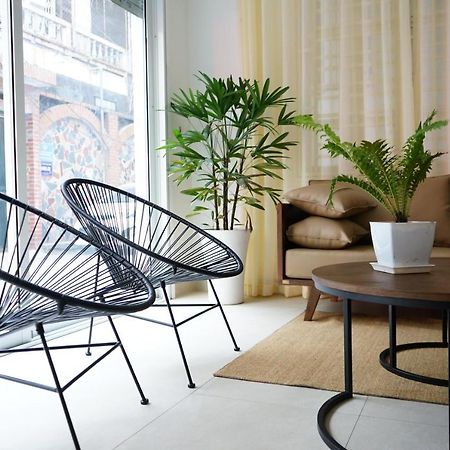 Lyn House - Service Apartment Hoang Quoc Viet Hanoi Dış mekan fotoğraf